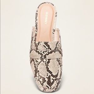 NWT Old Navy snakeskin mules flats Sz 6